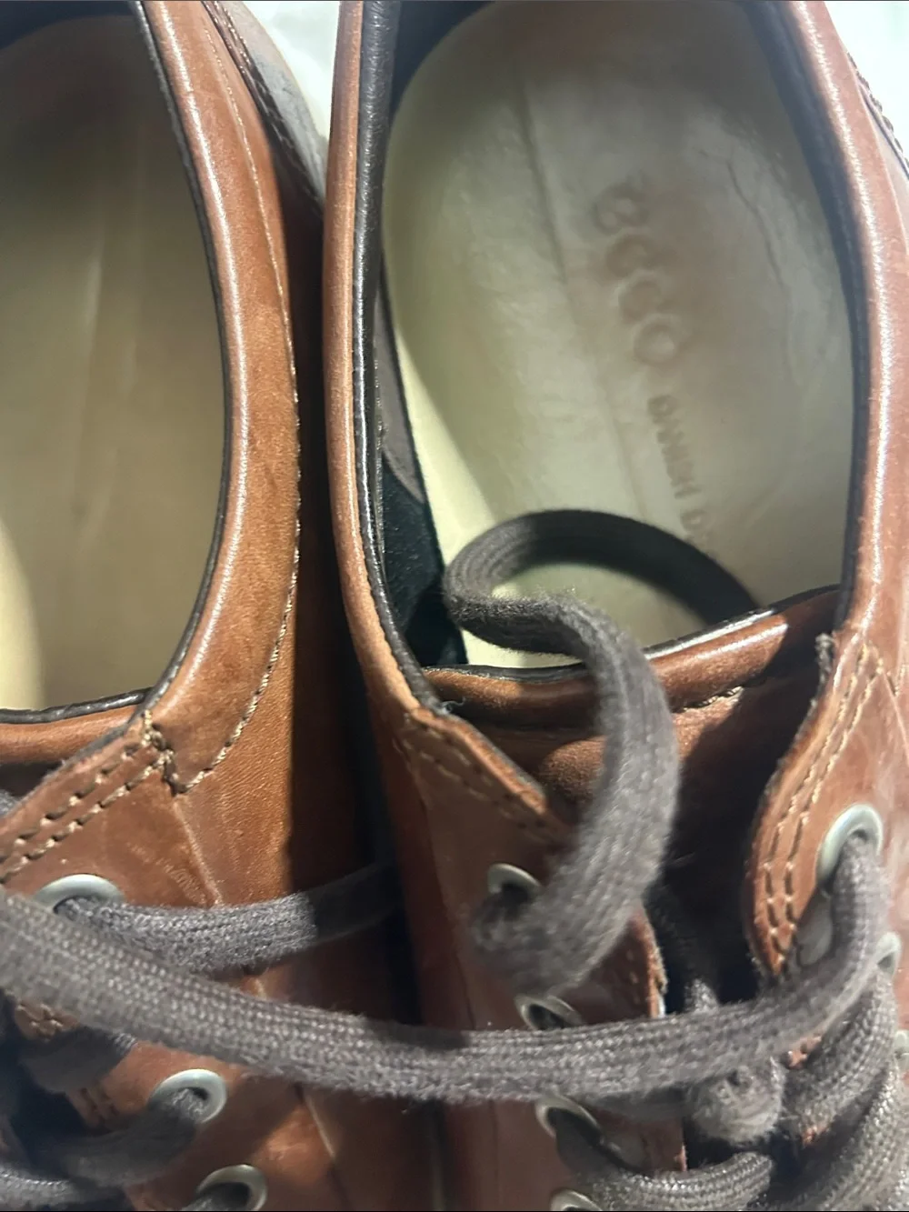 Ecco sleek leather